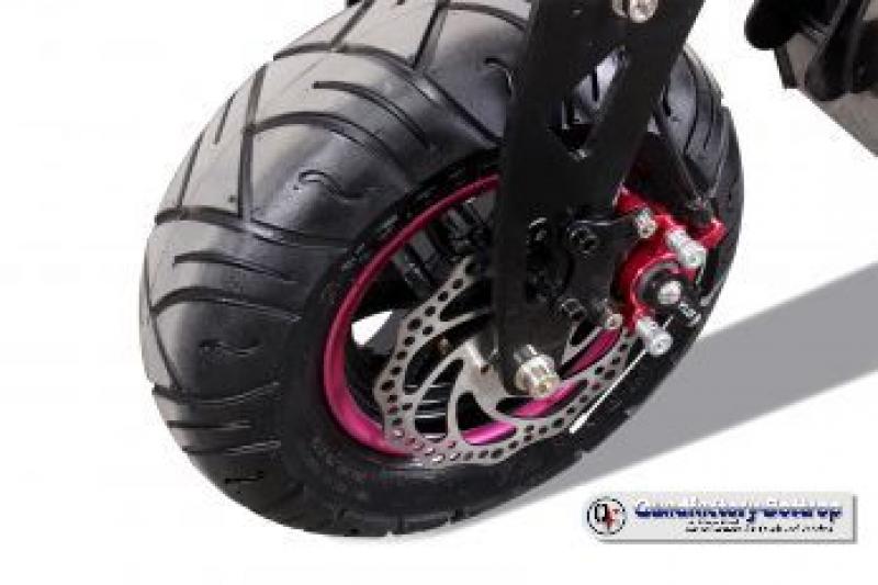 E-Scooter eFlux Freeride PRO 1600 Watt 48 V mit LED Licht, Freilauf, 13x5-6 Reifen E-Scooter eFlux Freeride PRO 1600 Watt 48 V mit LED Licht, Freilauf, 13x5-6 Reifen